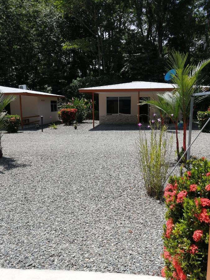 Puerto Vargas Lodge Cahuita Bagian luar foto
