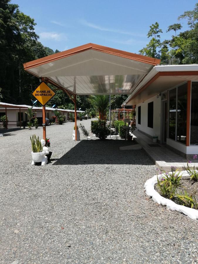 Puerto Vargas Lodge Cahuita Bagian luar foto
