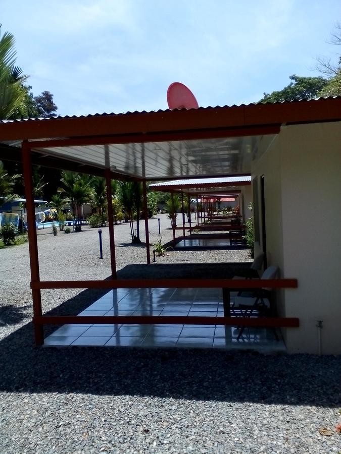 Puerto Vargas Lodge Cahuita Bagian luar foto