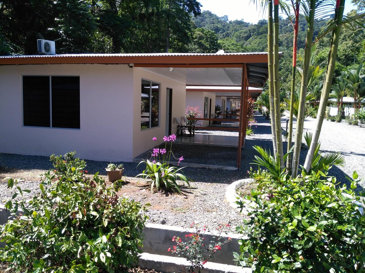 Puerto Vargas Lodge Cahuita Bagian luar foto