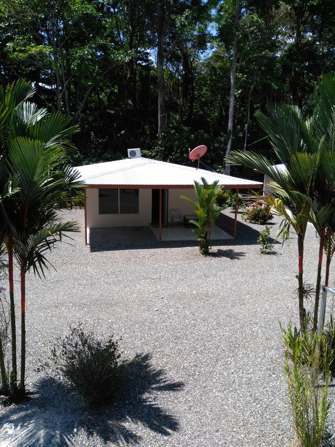 Puerto Vargas Lodge Cahuita Bagian luar foto